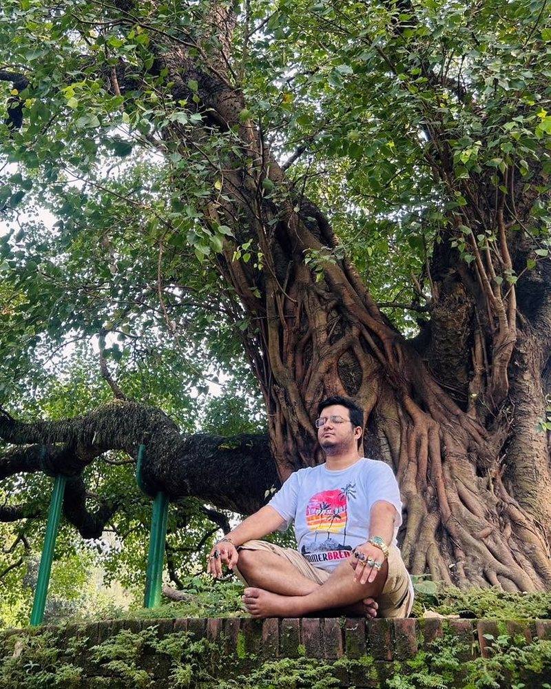 ধ্যানরত জ্যোতিষী মুসা হোসেন, ৩৬০ রিয়েল অ্যাস্ট্রোলজি