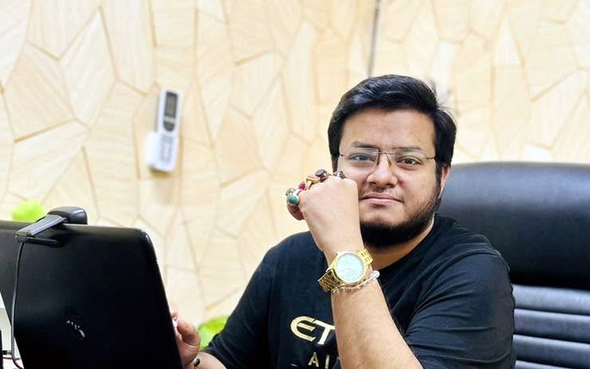 Musa Hossain at work in his Malibag Mour chamber, Dhaka