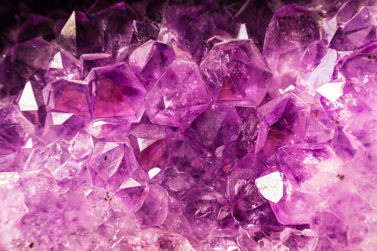 amethyst-unveiling-the-mystique-of-the-purple-gem